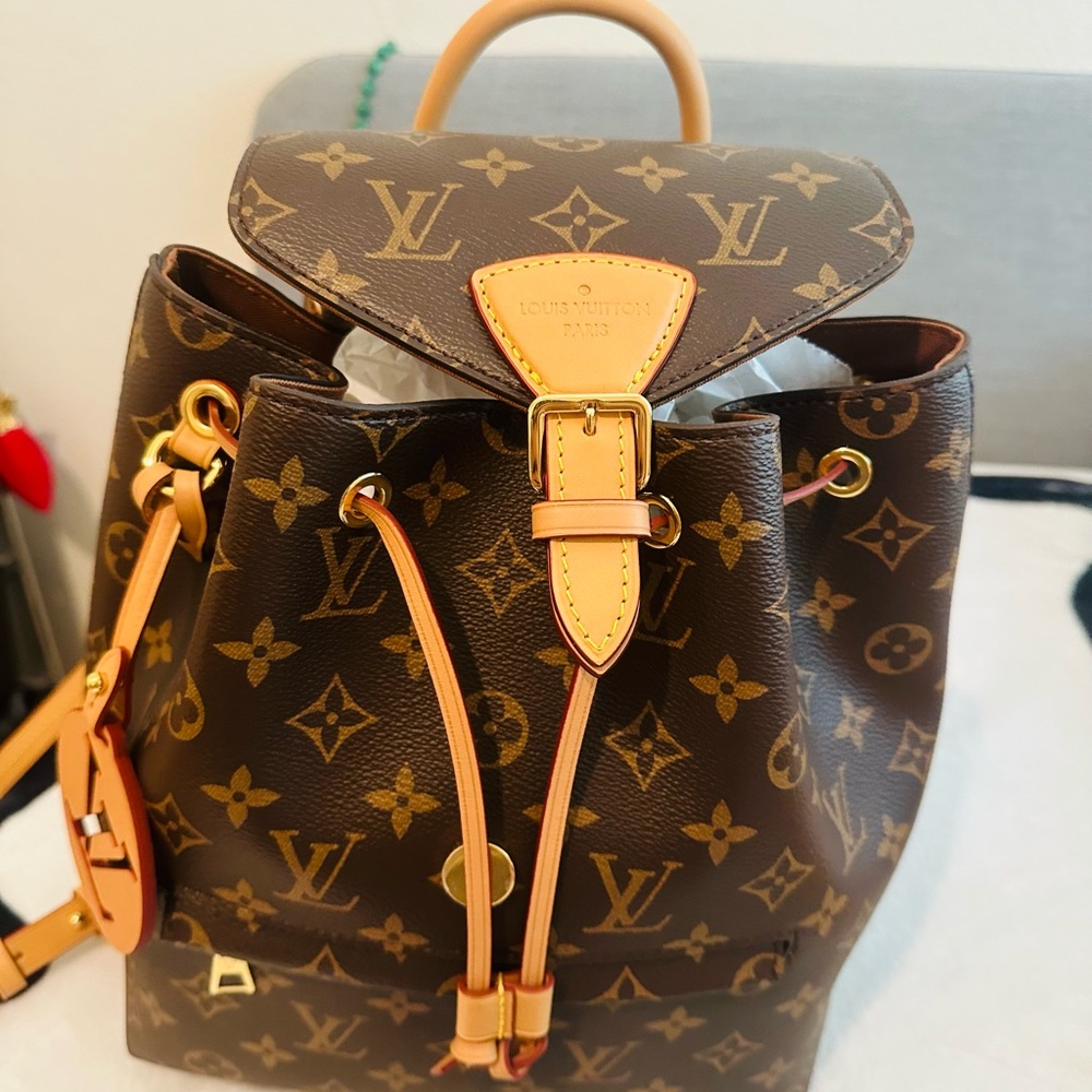 It’s a MONTS NM PM MNG  WN M45501 Brand new never used! Very good condition.